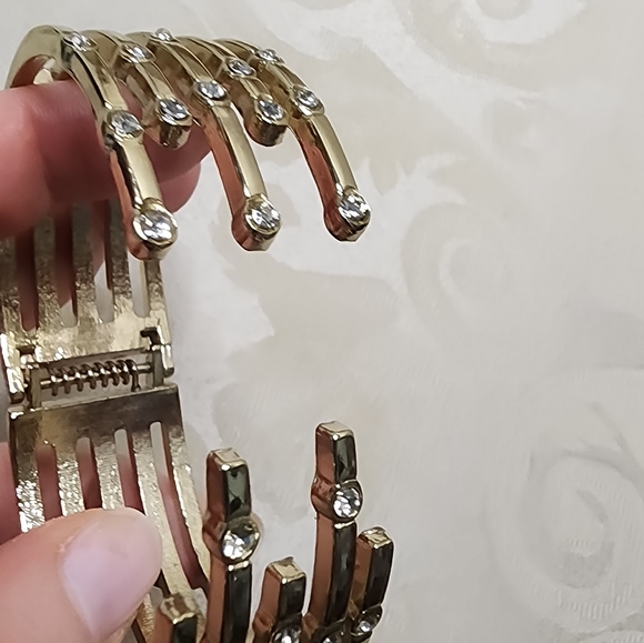 VINTAGE 80S GOLD TONE RHINESTONE HINGED CUFF BRACELET STATEMENT ARCHITECTURAL - Picture 2 of 12